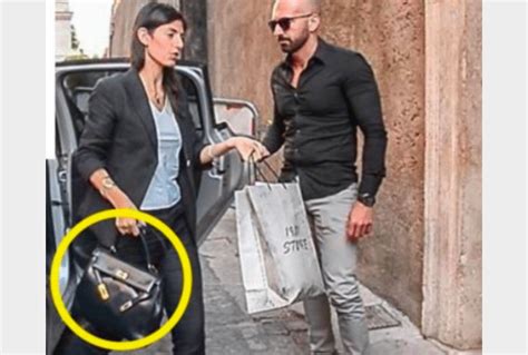 Virginia Raggi e la polemica sulla borsa Hermès